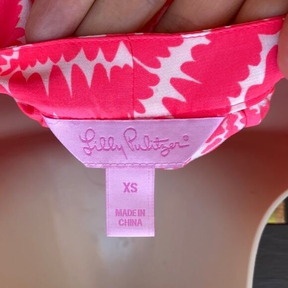 Lilly Pulitzer Size XS Moxy V-Neck Silk Blouse Top hot Pink White nwot - Picture 9 of 9